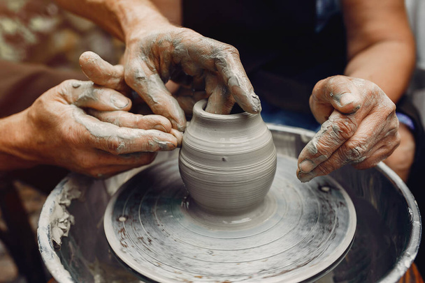 Grandmother with a grandchildren make pitchers in pottery - Foto, Imagem