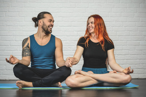 Couple enjoy yoga - Foto, Imagen