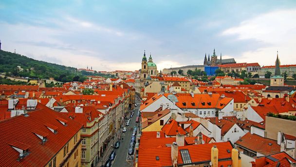 Widok z powietrza na Pragę. Republika Czeska - Zdjęcie, obraz