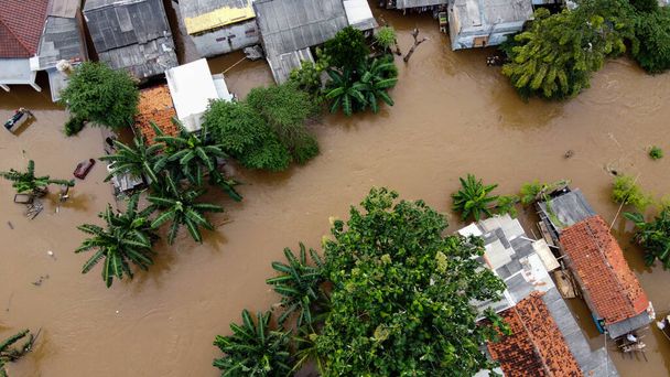 Вид з повітря Пов'язок затоплення. спустошення, спричинене великими стихійними лихами в Бекасі (Індонезія). - Фото, зображення