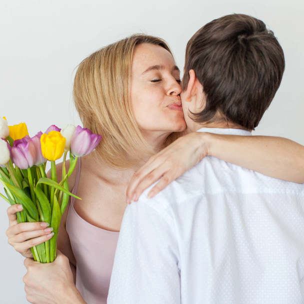 Son gives mom a bouquet of flowers for the holiday - Foto, Imagen