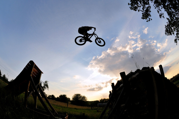 Extreme maastopyörä hypätä
 - Valokuva, kuva