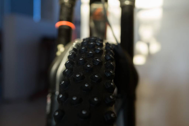κοντινό πλάνο του ελαστικού ποδηλάτου ως φόντο  - Φωτογραφία, εικόνα