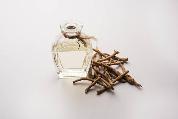 Ayurvedic Ashwagandha Oil - helps in strengthening nerves and muscles - 写真・画像