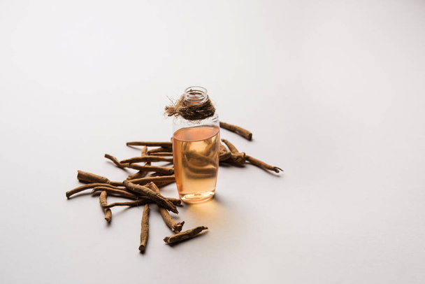 Ájurvédský olej Ashwagandha - pomáhá při posilování nervů a svalů - Fotografie, Obrázek