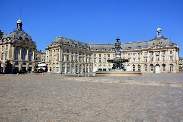 フランス、アキテーヌ、ジロンド、ボルドー、ユネスコ、ブルースの場所、この場所は18世紀の古典的な建築芸術の代表です。 - 写真・画像