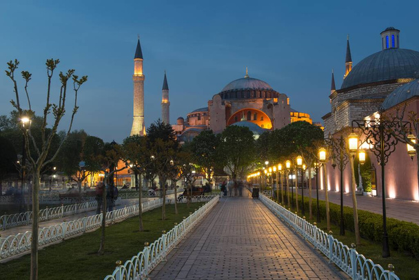 Mesquita de Hagia Sophia, Ayasofya, iluminada, Sultanahmet, lado europeu, Istambul, província de Istambul, Turquia, Ásia
 - Foto, Imagem