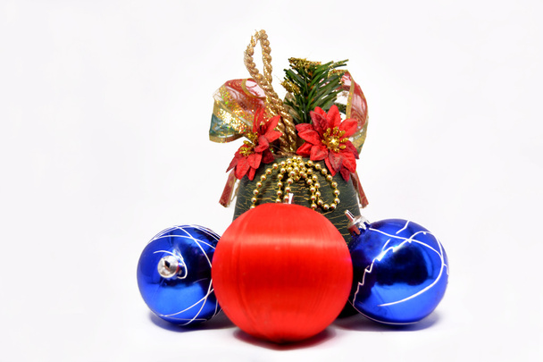 Рождественские шары и колокол
 - Фото, изображение
