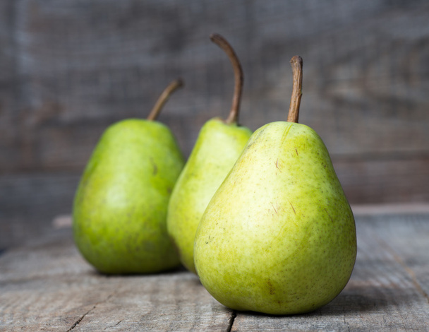 Pears on wood - Valokuva, kuva