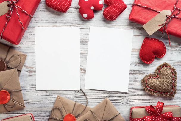 Flat lay cute composition with handmade fabric heart. White paper and retro mail envelopes on wooden table. Happy birthday or anniversary congratulation. Romantic message template with copy space - Fotoğraf, Görsel