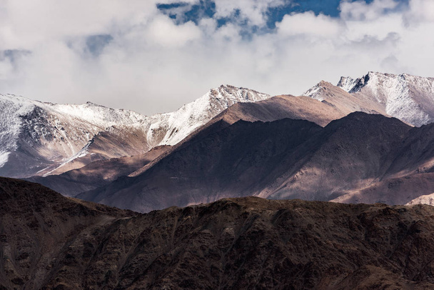 Himalayan mountain landscape along Leh - Valokuva, kuva