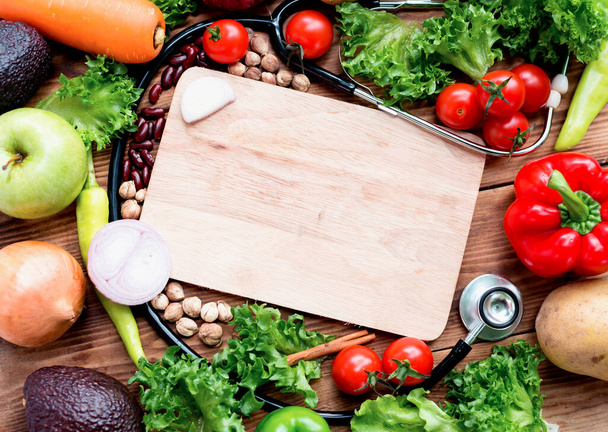 Friss bio zöldségek saláta főzéséhez. diéta és egészséges ételek. Őszi betakarítási búzacsíra szezon. - Fotó, kép