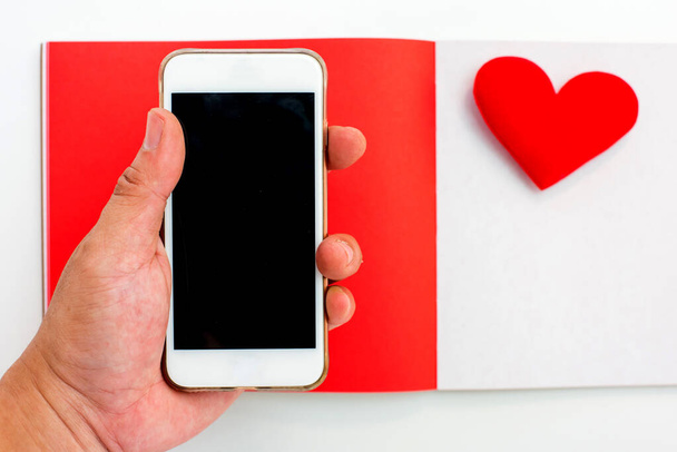 Día de San Valentín y día más dulce, concepto de amor con cuaderno rojo y espacio de copia
 - Foto, Imagen