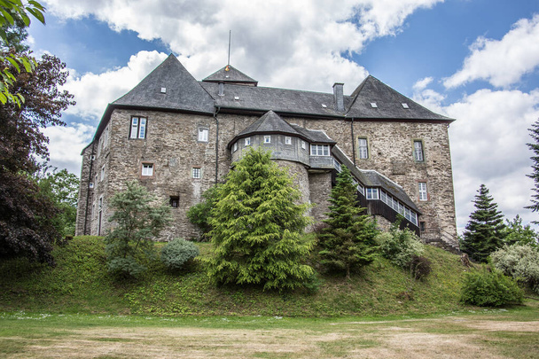 Castillo de Schnellenberg en Attendorn
 - Foto, imagen