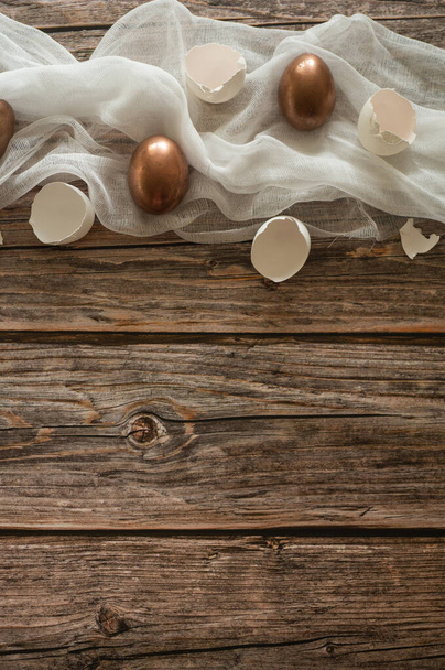 Easter composition on a wood background. Egg shell. Easter concept - Foto, imagen