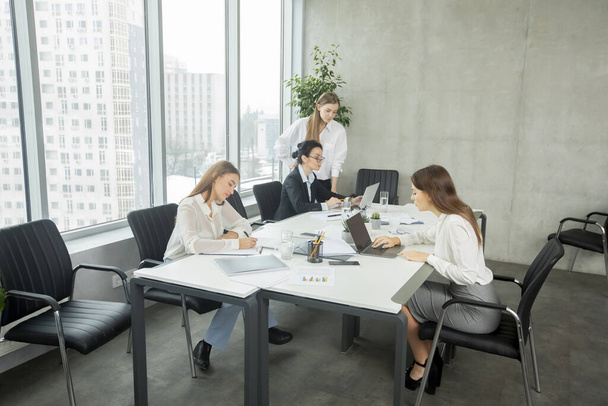 Business women working in modern office, free space - Foto, imagen