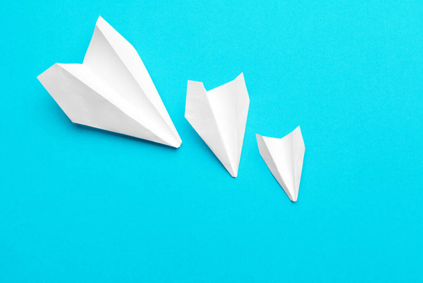 white paper airplane on a blue background - Zdjęcie, obraz