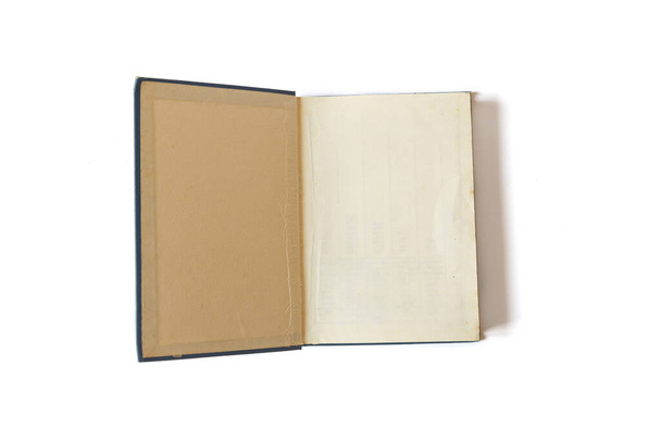Libro viejo abierto con páginas amarillas aisladas sobre fondo blanco
 - Foto, Imagen