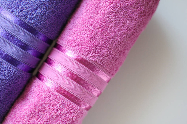 background of clean purple and pink towels close up - Foto, afbeelding