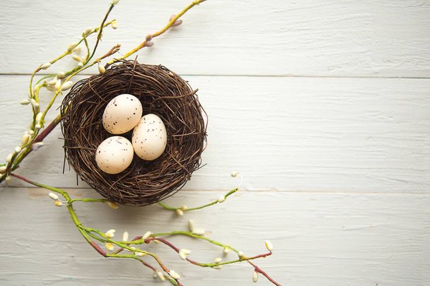 quail eggs in the nest, top view, wooden background, Easter concept - Fotoğraf, Görsel