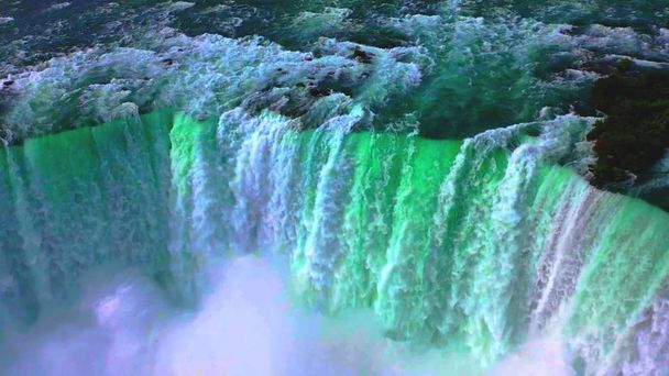 Een top uitzicht van grote waterfalls - Foto, afbeelding