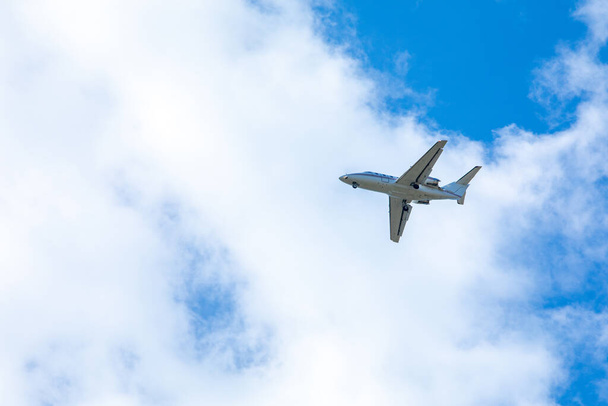 repülőgép az ég utazási koncepció másolja tér - Fotó, kép