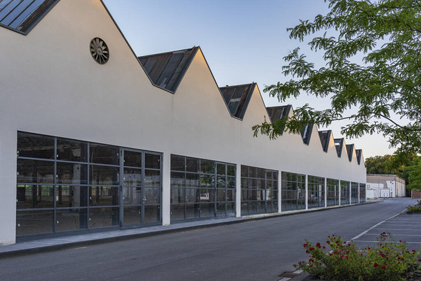 Krefeld - Widok na dawną fabrykę barwników w Mies van der Rohe Business Park, Nadrenia Północna-Westfalia, Niemcy, 03.07.2019 - Zdjęcie, obraz