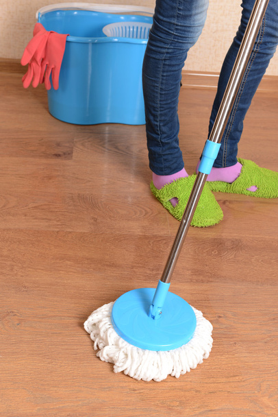 House cleaning with mop - Φωτογραφία, εικόνα