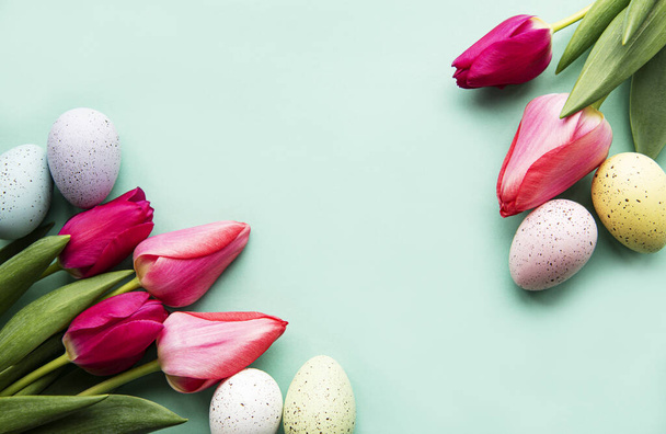 Spring tulips and Easter eggs  on a pastel green  background - Foto, Imagem