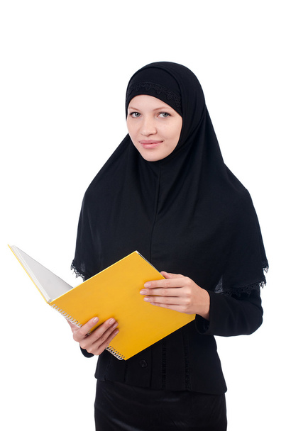 Молодая мусульманка-студентка с книгами - Фото, изображение