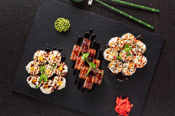 sushi on the black background - Foto, Bild
