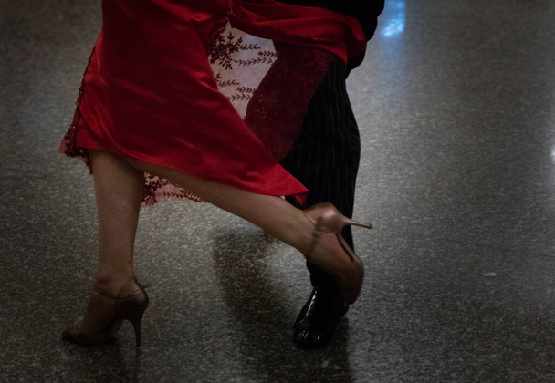 Λεπτομέρεια από χορευτές tango milonga ballroom - Φωτογραφία, εικόνα