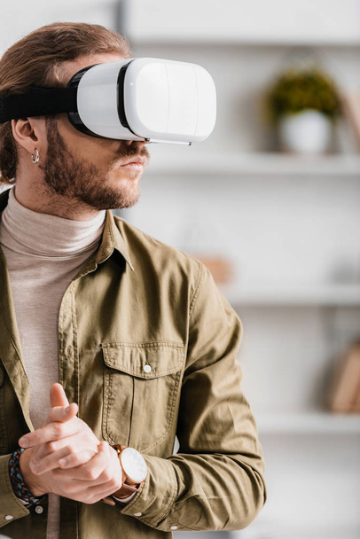 3d artist using virtual reality headset in office  - Foto, Bild