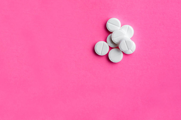 Tabletten aus Arzneimitteln Antibiotika Medikamententabletten / bunte antibakterielle Tabletten / Medikamentenkapseln Tabletten - Foto, Bild