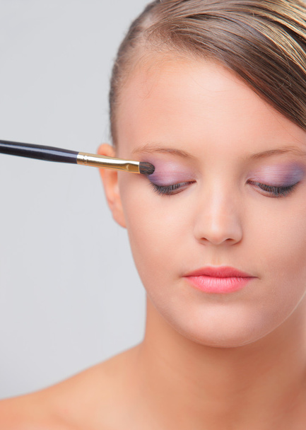Applying professional make up - Фото, изображение