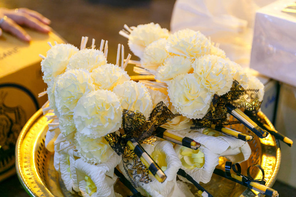 Λουλούδι σανδαλόξυλο για αποτέφρωση στην κηδεία της Ταϊλάνδης. - Φωτογραφία, εικόνα