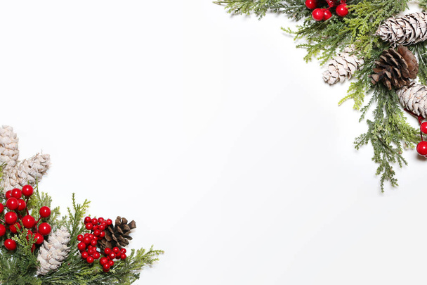 christams holiday pine cone and garland border background - Foto, Bild