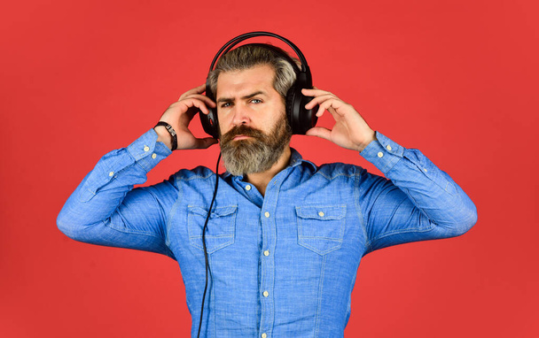 Man listening music with his headphones. bearded man hipster in headset. Listening to music. Time to relax. brutal hipster wear earphone. singing and dancing. Enjoying his favorite music - Fotoğraf, Görsel