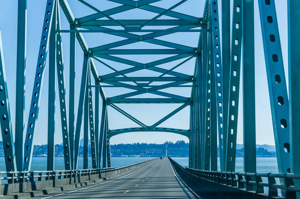 Vue de l'extrémité nord du pont Astoria-Megler dans le Pacifique Nord-Ouest
. - Photo, image