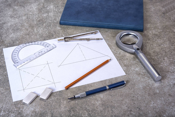 Матеметодика и геометрические инструменты в школе и проектирование
. - Фото, изображение