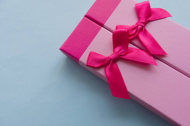 Gift box with a bow. Pink tone - Zdjęcie, obraz
