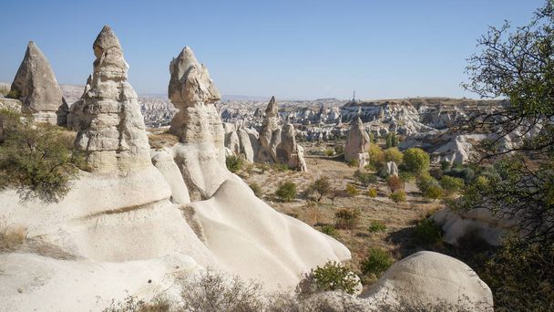 Amazing landscape with a weird sandstone rocks in the Cappadocia, Turkey. - Foto, Bild
