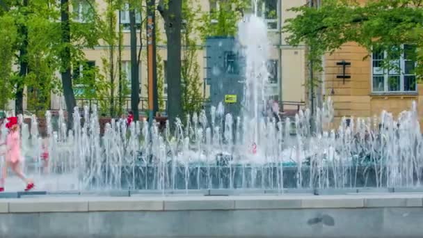 Szökőkút a litván téren Lublinban, Lengyelországban - Felvétel, videó