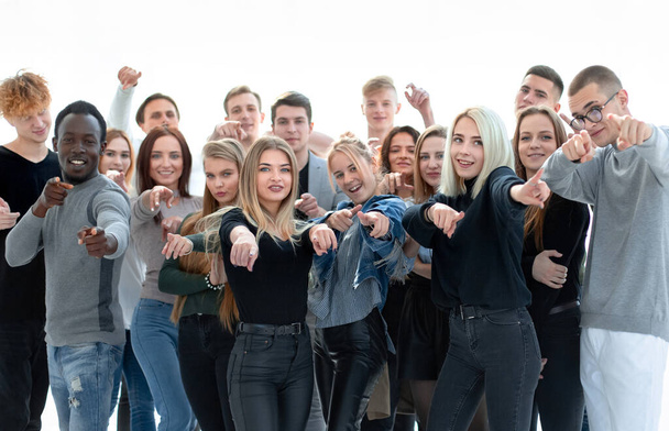 grupa ufnych młodych ludzi wskazujących na ciebie - Zdjęcie, obraz