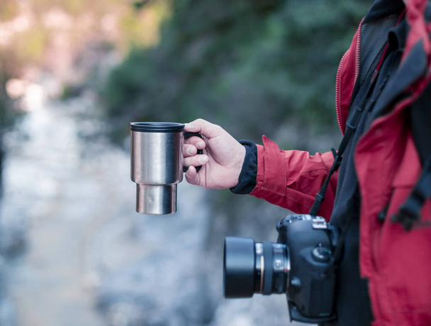 Photographer who drinks coffee in nature in Turkey - Foto, Imagen