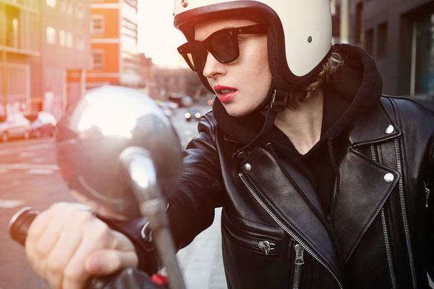 Close-up portrait of biker girl wearing sunglasses and white helmet. Outside image. - Foto, afbeelding