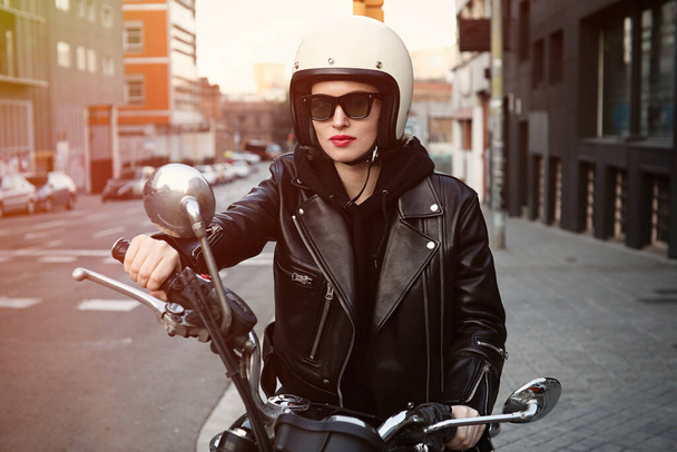 Close-up portrait of biker girl wearing sunglasses and white helmet. Outside image. - Fotoğraf, Görsel