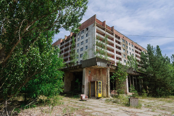 Abandoned buildings and phonebox in the centre of ghost town Pripyat Chornobyl Zone, radiation, nuclear catastrofe - 写真・画像