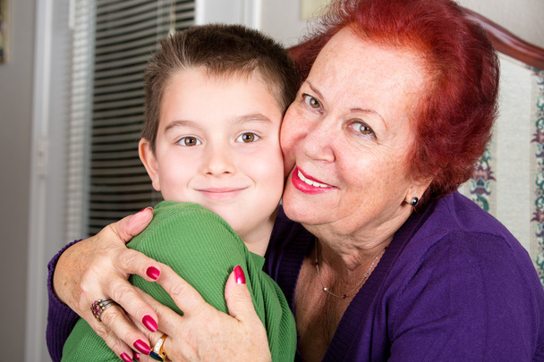 Бабушка и внук обнимаются щеками
 - Фото, изображение