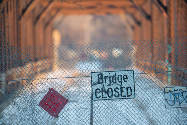 Міст закритий знак перед розширеним мостом
 - Фото, зображення